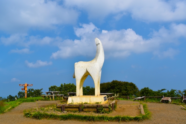 陣馬山　モニュメント